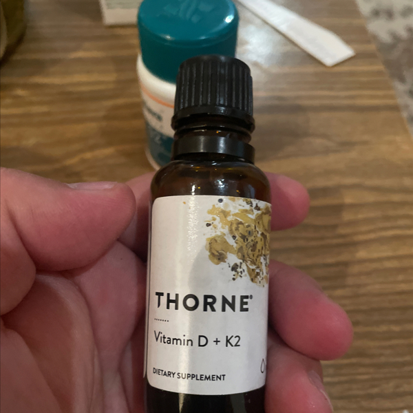 DeliHerb : Thorne, витамины D и K2, 25 мкг (1000 МЕ), 30 мл (1 жидк ...